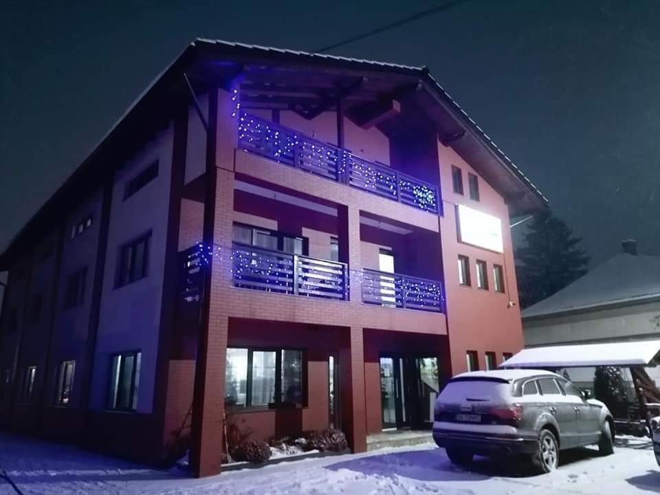 Enigma Bucovinei Hotell Vicovu de Jos Eksteriør bilde